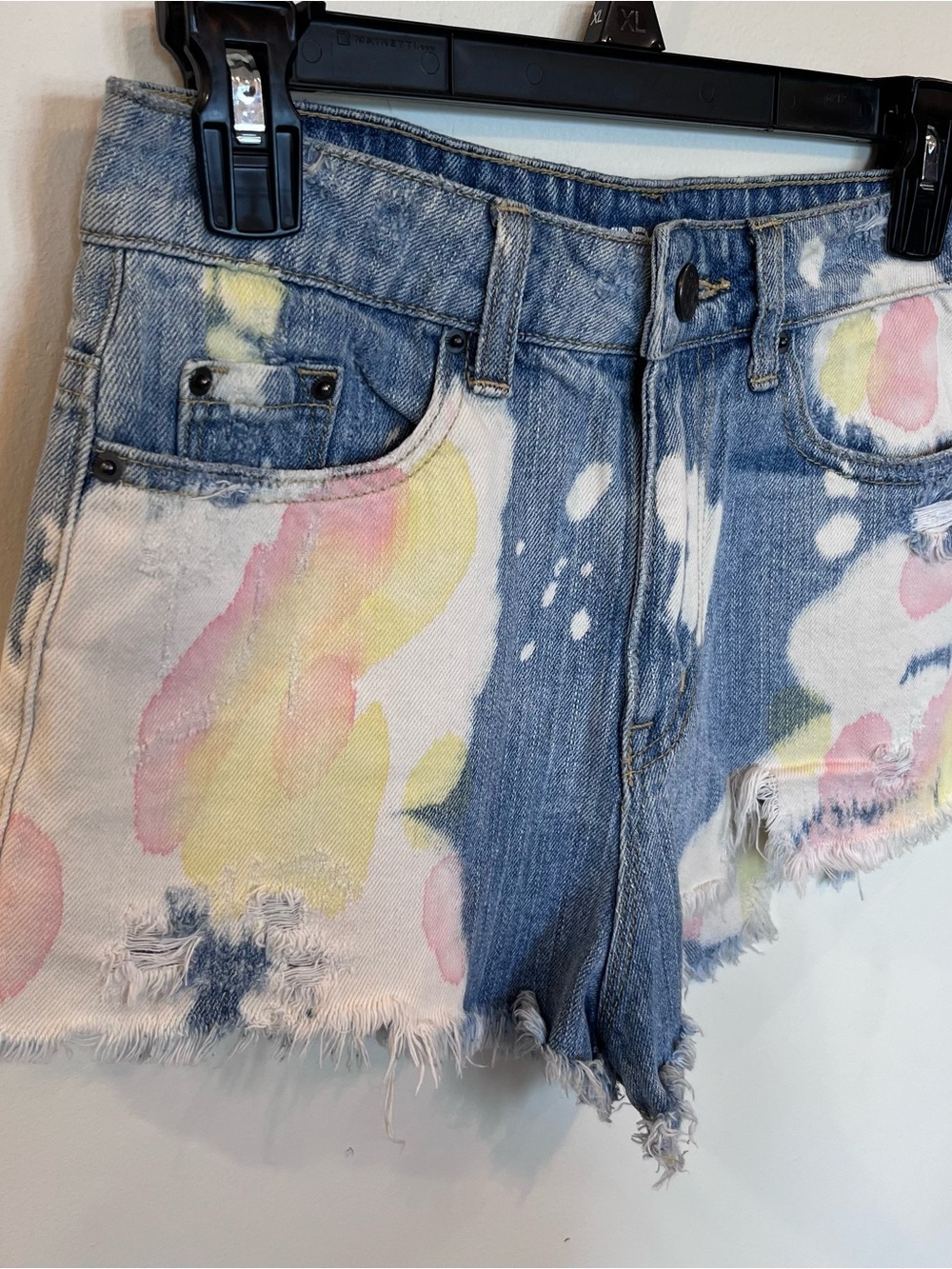 BDG Urban Outfitters Jean Shorts Paint Splatter Tie Dye Raw Ham Cheeky Size 26 - Picture 3 of 7